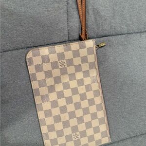 Louis Vuitton pouchette